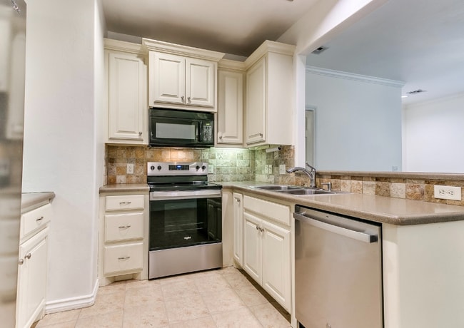 Photo - 13818 Oxford Dr