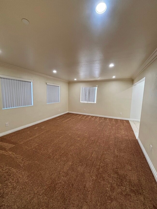 Photo - 156 E 67th St