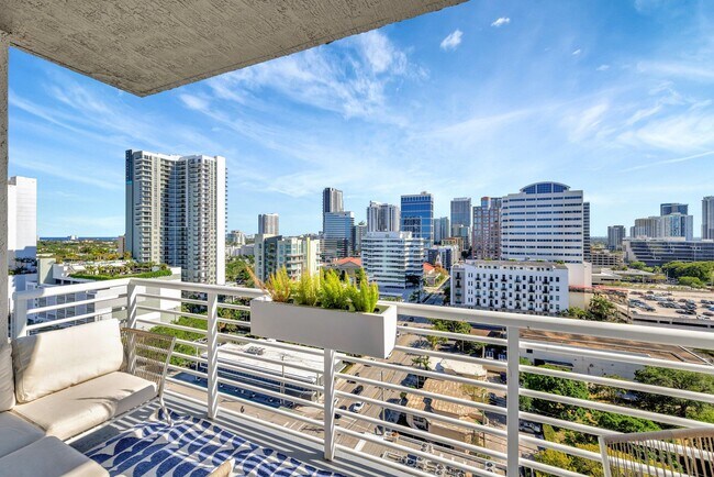 Building Photo - 315 NE 3rd Ave Unit 1505