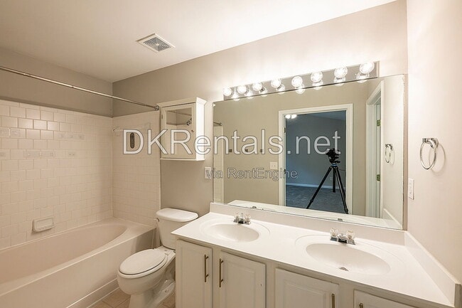 Photo - 2358 Towneview Ct SE