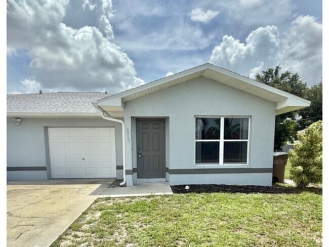 Building Photo - Available Now!! 2 Bedroom 2 Bath Duplex Wi... Rental