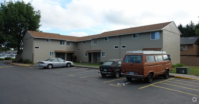 Z_Campus Court Apartments