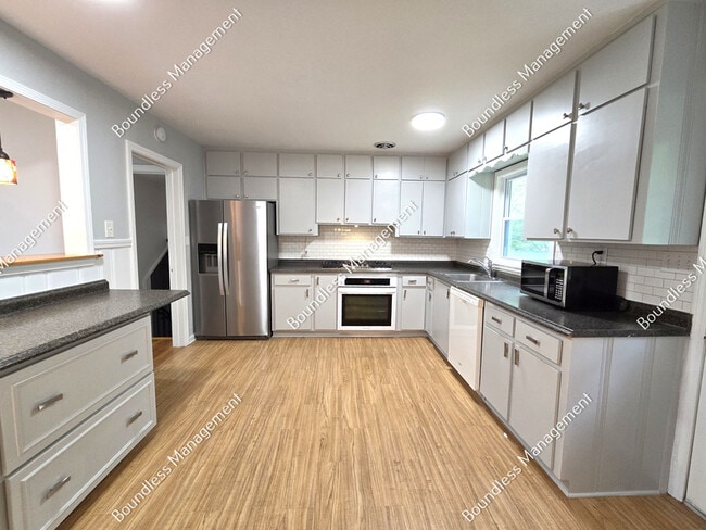 Photo - 2233 Leafmore Dr