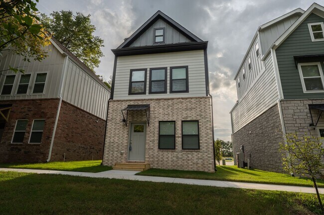 Building Photo - Brand New 2 BR Townhomes Coming July 2025