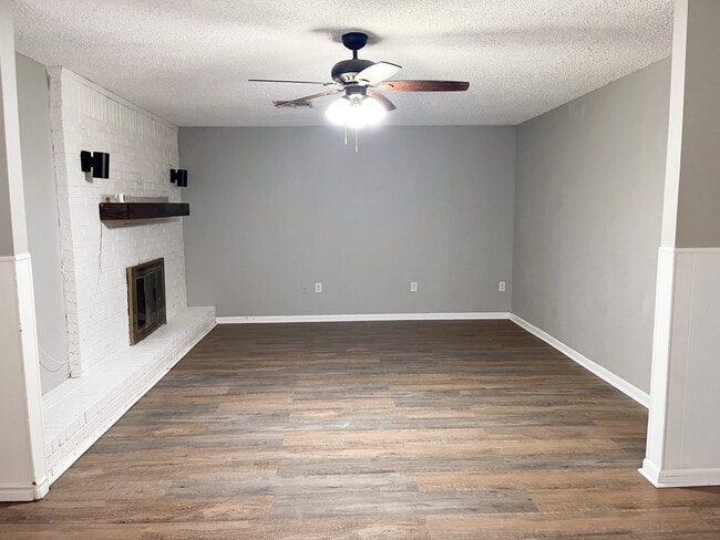 Photo - 2037 Bridge Ave