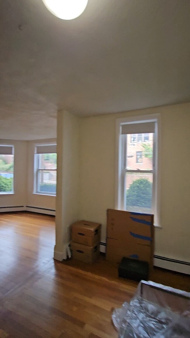 Building Photo - 318 Tappan St Rental