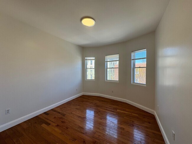 Photo - 356 Somerville Ave