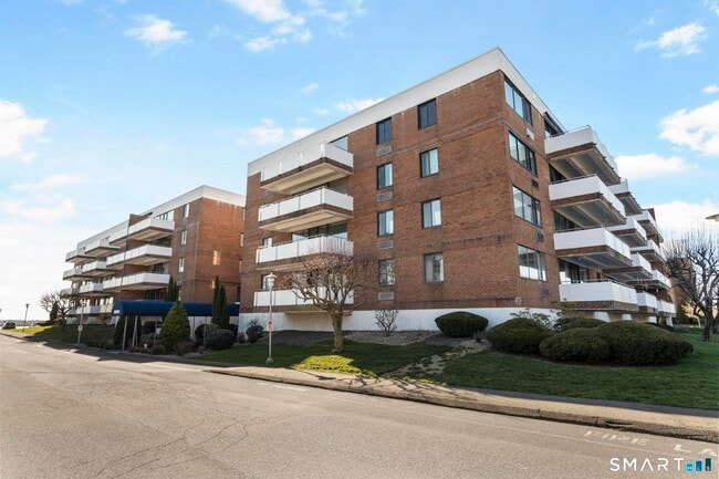 Photo - 1460 Elm St Unit 124