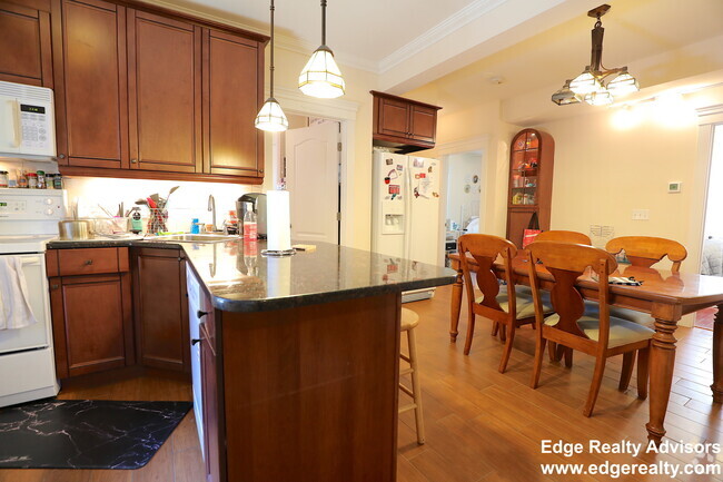 Building Photo - 8 Delaware Pl Rental