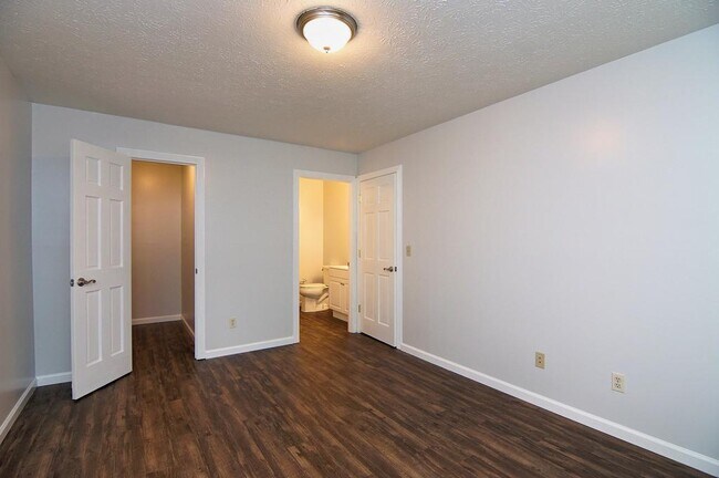 Photo - 7230 Creekview Drive #5 Unidad 5