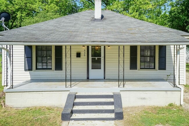 Photo - Beautiful Three Bedroom Home!