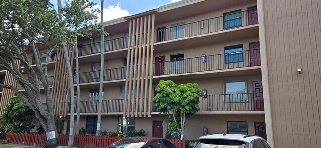 Photo - 7300 Lake Cir Dr Unidad 107