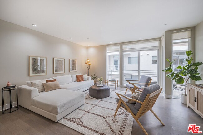 Photo - 1400 N Fuller Ave Condo Unit 2