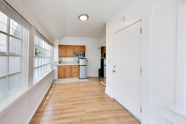 Photo - 628 Waverly Street-E Unit E
