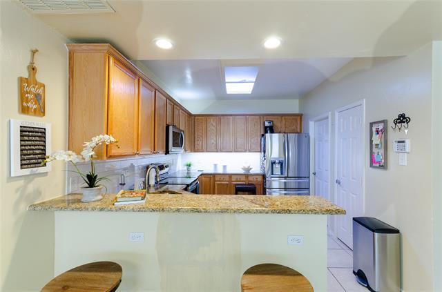 Photo - 4104 Hedgerow Dr