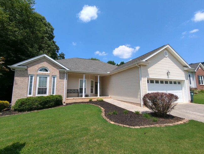 Building Photo - Nice Neighborhood in East Brainerd