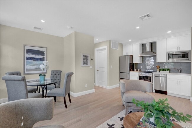 Photo - 608 Jericho Turnpike