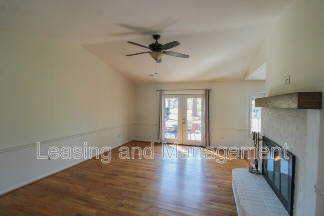 Photo - 2004 Vestry Dr