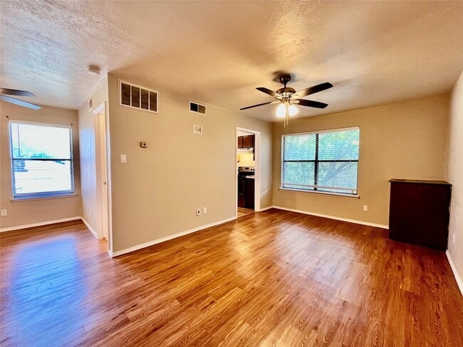 Building Photo - 2526 W Prairie St Unit 205