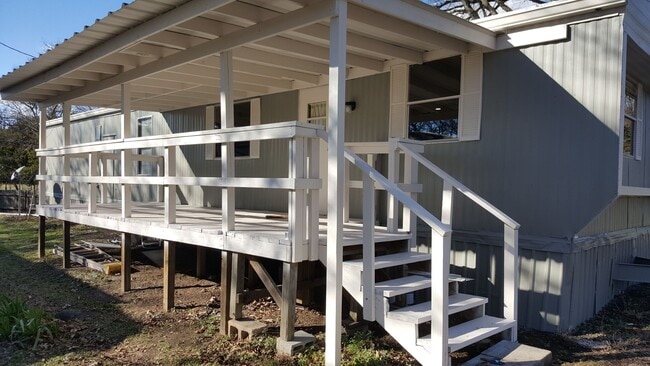 Photo - 102 Helms Cir