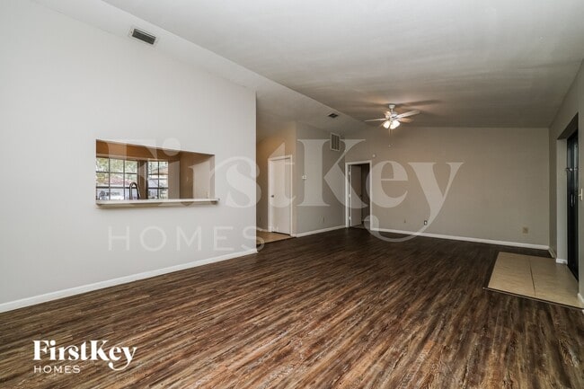 Photo - 1907 Landside Dr