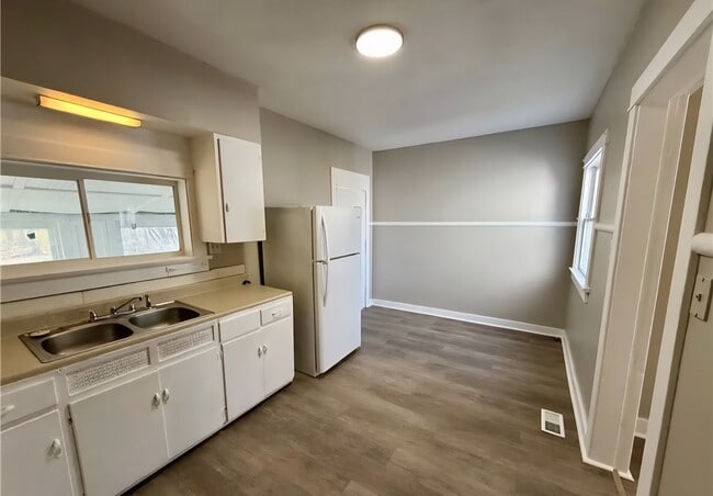 Photo - 146 S Irwin St