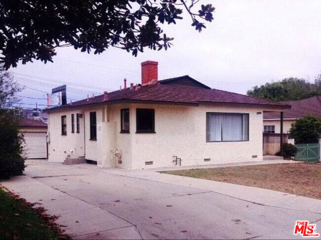 Building Photo - 8320 Colegio Dr Rental