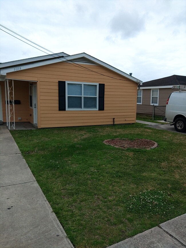 Building Photo - 2312 Rose Dr Unit 2312