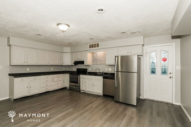 Photo - 867 Heatherstone Dr