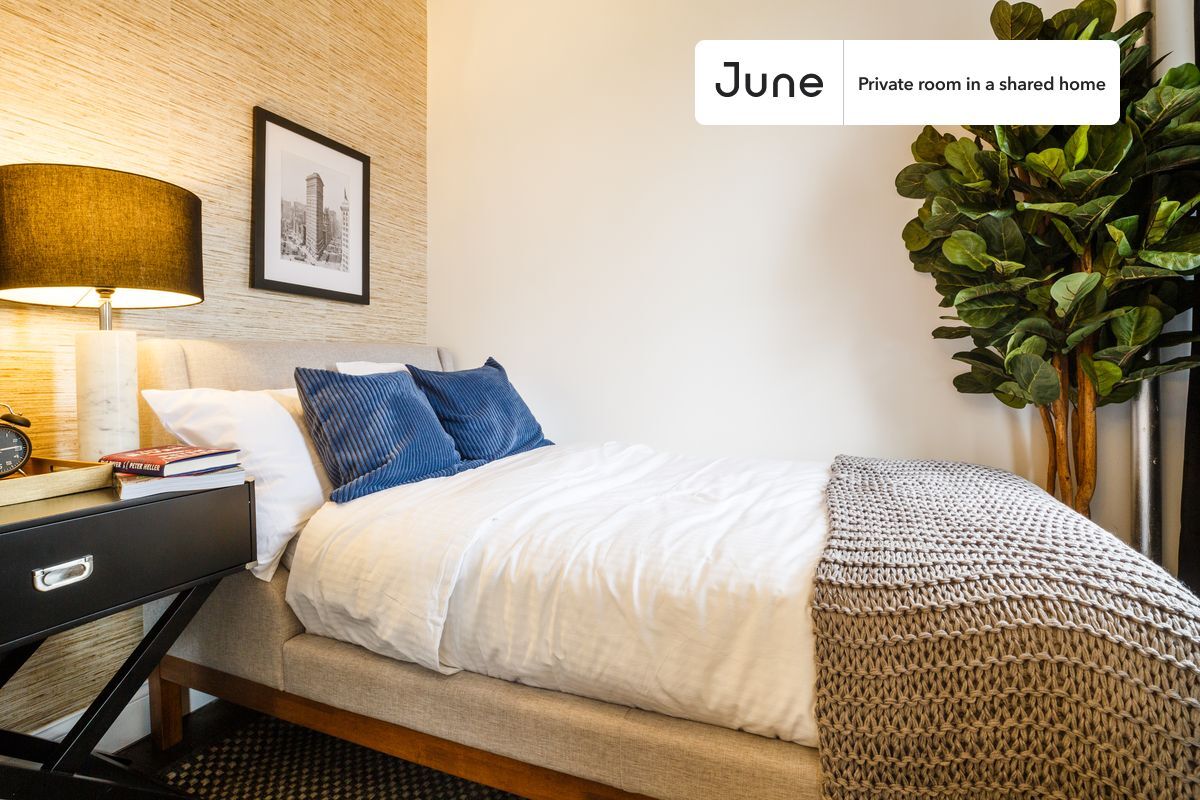 Private bedroom in 3 bed/1 bath Home - Private bedroom in 3 bed/1 bath Home