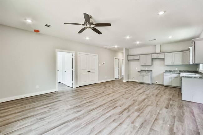 Photo - 440 Ave B