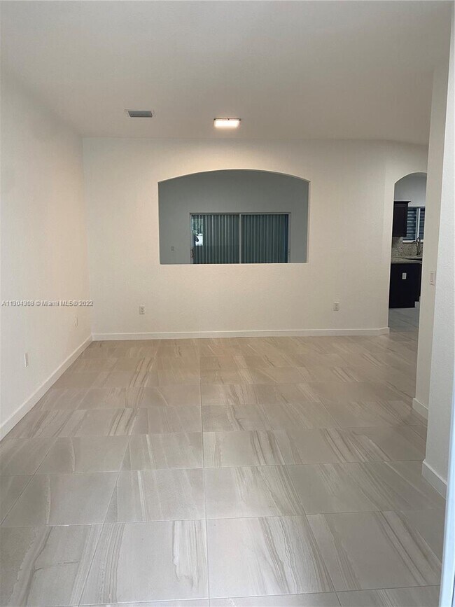 Photo - 15400 NE 7th Ave