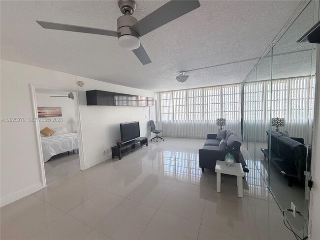 Building Photo - 1825 S Ocean Dr Unit 611