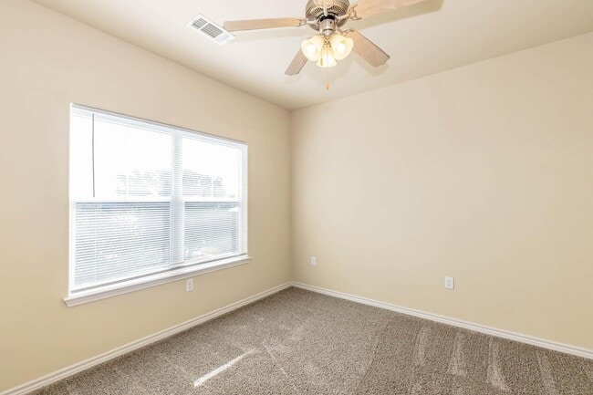 Photo - 1617 Northwest Blvd Unit 516