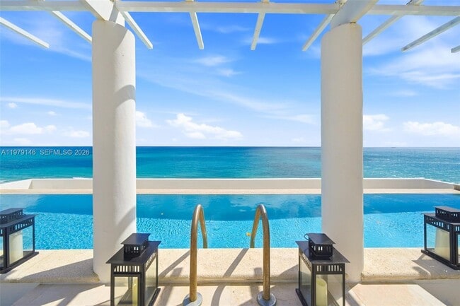 Building Photo - 5801 Collins Ave Unit 1600