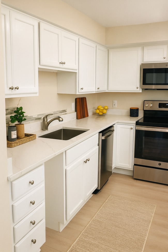 Building Photo - 1300 Cedarwood Dr Unit C2