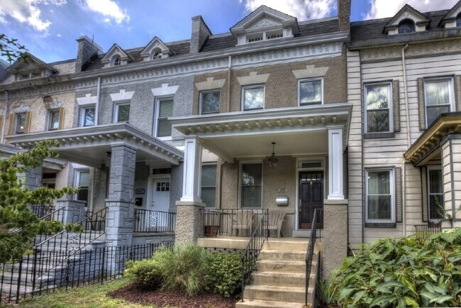 Photo - 627 Keefer Pl NW