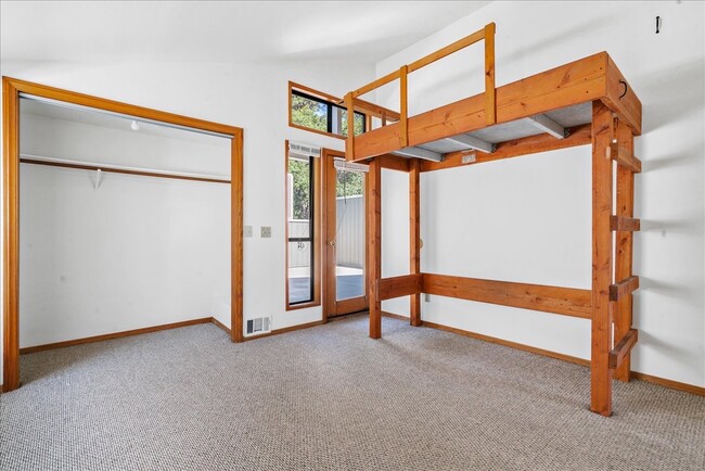 Photo - 561 Luneta Dr