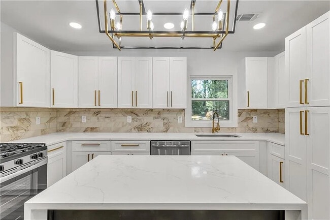 Building Photo - Room in House on Tilson Rd