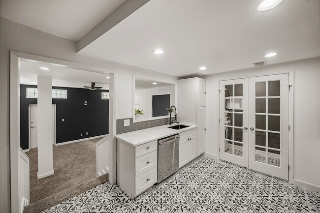 Building Photo - 2602 Washington Ave Unit A1 Rental
