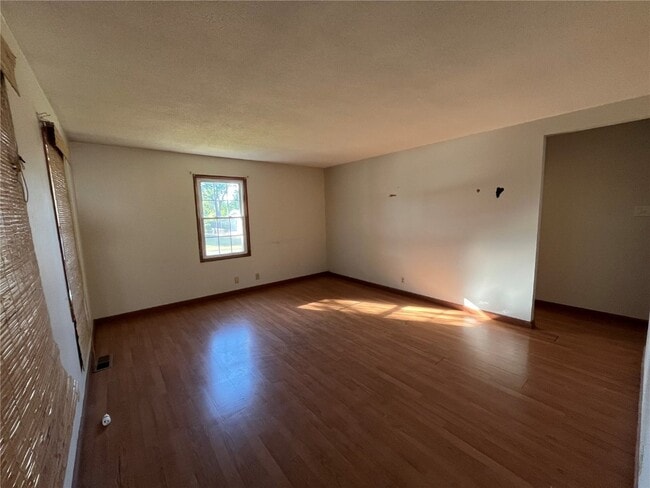 Photo - 1705 Derhake Rd