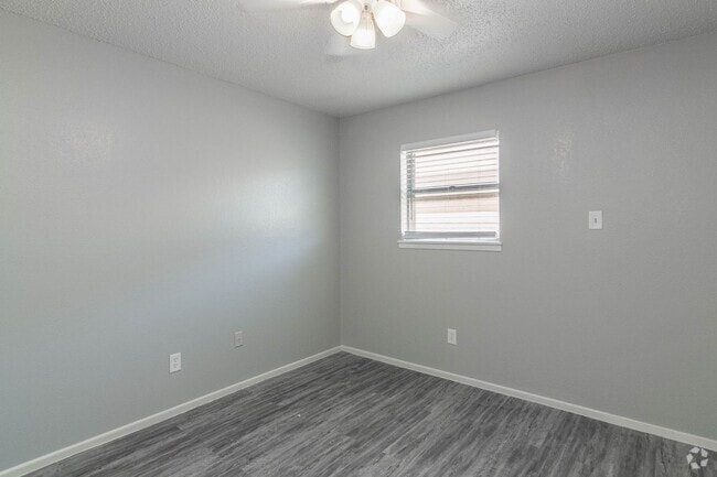 Building Photo - Move-In Special No Deposit HURRY ENDS SOON!! Unit 1305 B Rental