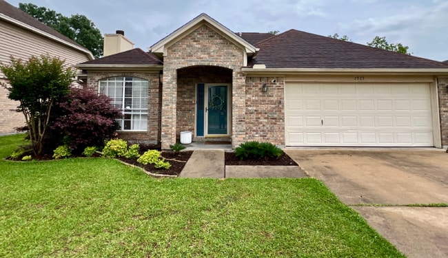 Building Photo - 7925 Blue Bonnet St