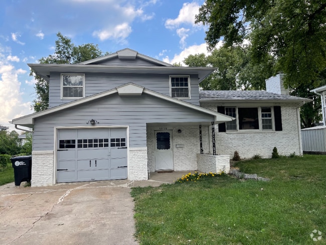 Building Photo - 12670 Holmes St Rental