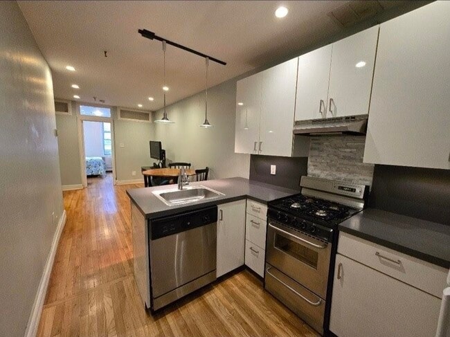 Building Photo - 129 Clinton St Unit 3