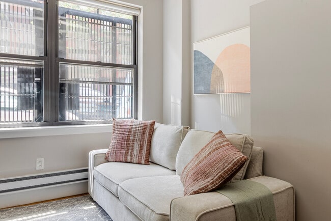 Building Photo - 515 W 47th St Unit FL1-ID2063 Rental