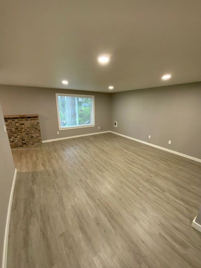 Photo - West Olympia 2bdr 1.5bath Townhome w/ garage & parking