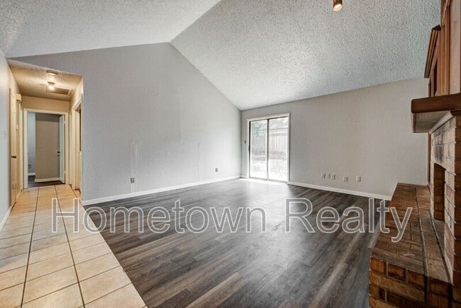 Photo - 1713 Hillcrest Dr