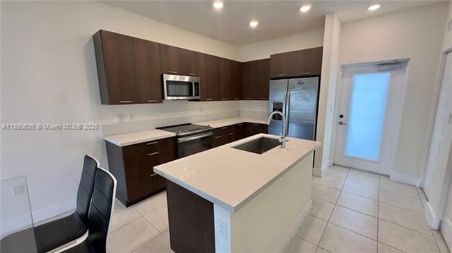 Photo - 8301 NW 41st St Unidad 8301 NW 41st St  B-409