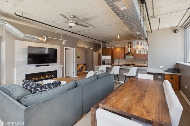 Photo - 240 E Illinois St Unit 607